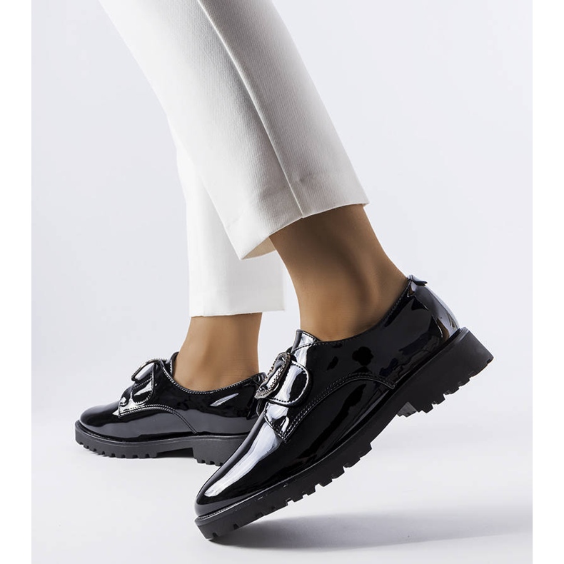 Czarne lakierowane półbuty z klamerką Jarisile 2