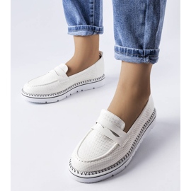 Białe półbuty z perforacją Bloomsburg 1