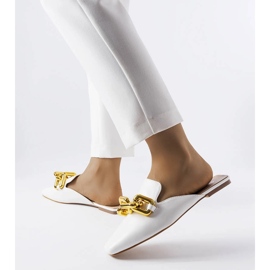 Białe klapki z łańcuszkiem Hickory 1