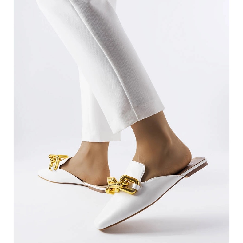 Białe klapki z łańcuszkiem Hickory 1