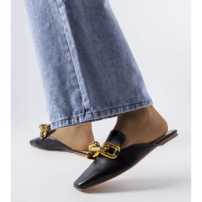 Czarne klapki z łańcuszkiem Hickory 1