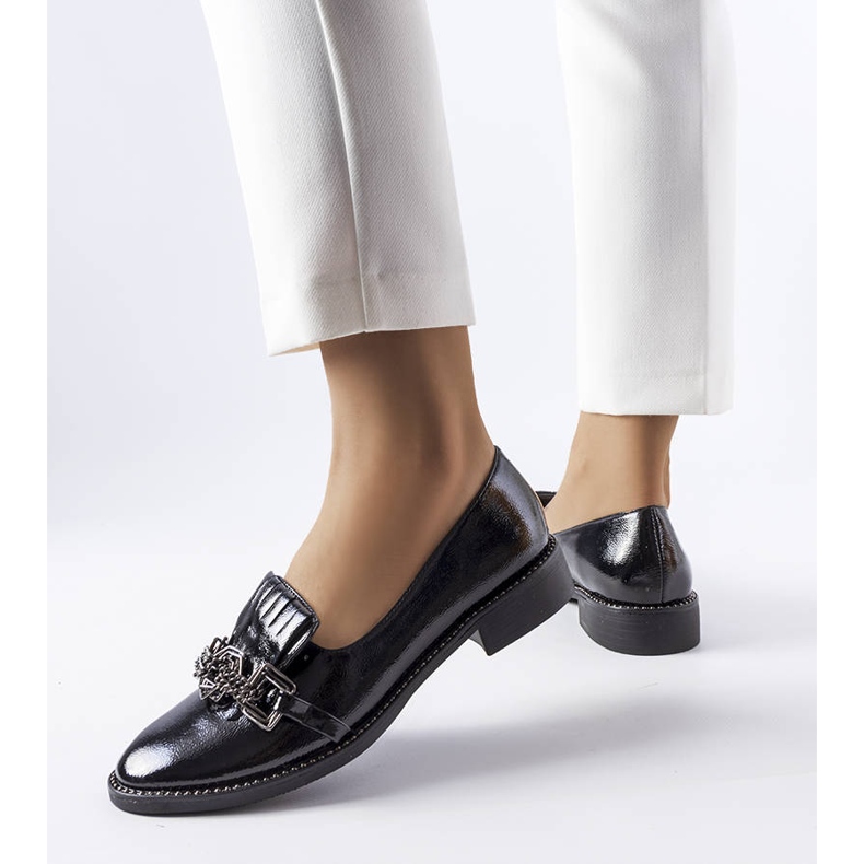 Czarne lakierowane półbuty Butternut 1