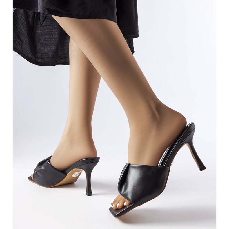 Czarne eleganckie klapki na szpilce Birch 1