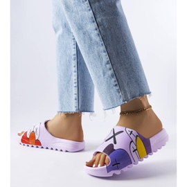 Fioletowe klapki z nadrukami 2