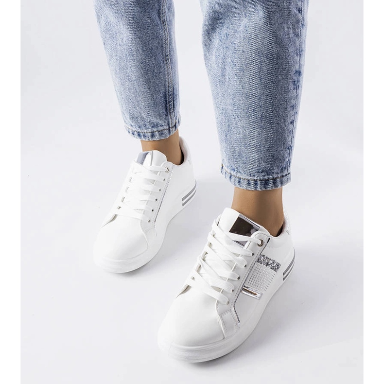 Białe sneakersy zdobione cyrkoniami Xarles 1