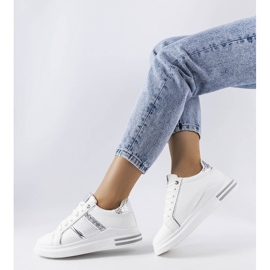 Białe sneakersy zdobione cyrkoniami Xarles 2