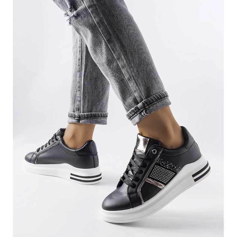 Czarne sneakersy zdobione cyrkoniami Xarles 1