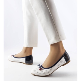 Białe ażurowe balerinki z kokardką Tisser 1