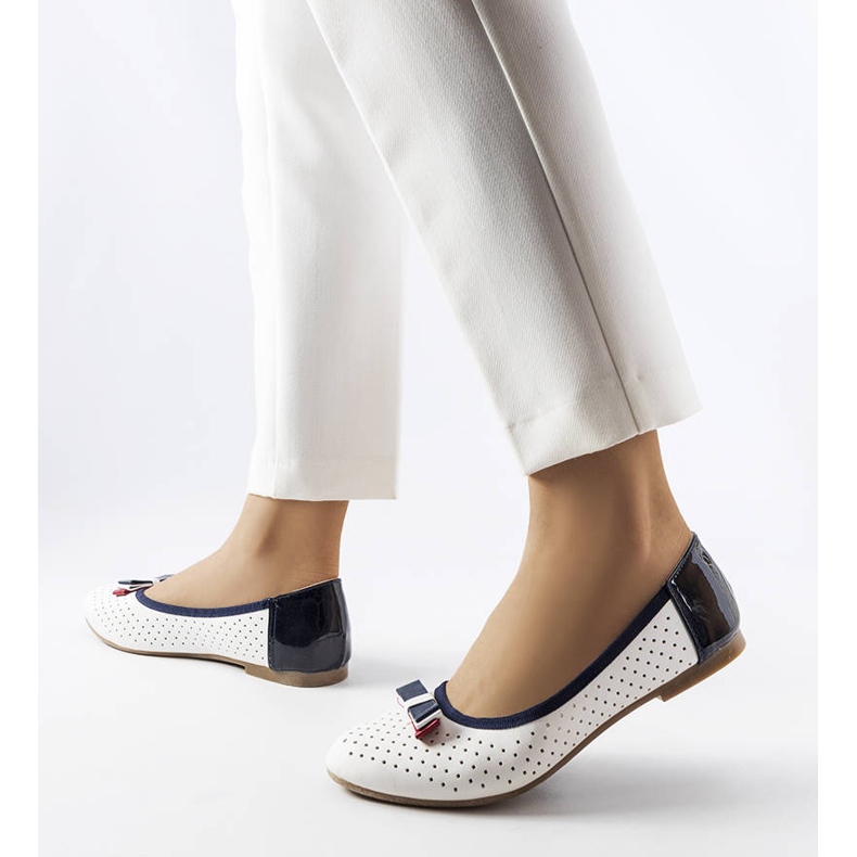 Białe ażurowe balerinki z kokardką Tisser 1