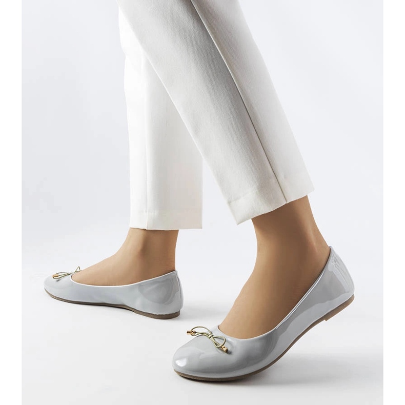 Szare lakierowane balerinki Lakewood 1