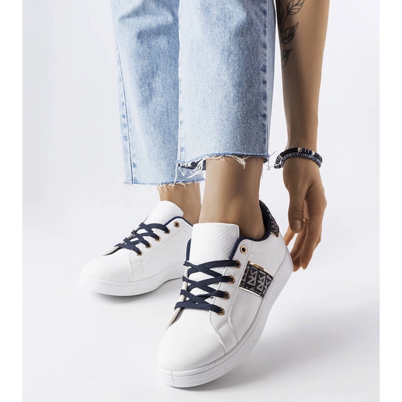 Inna Białe sneakersy ze zdobioną cholewką Sauriol 1