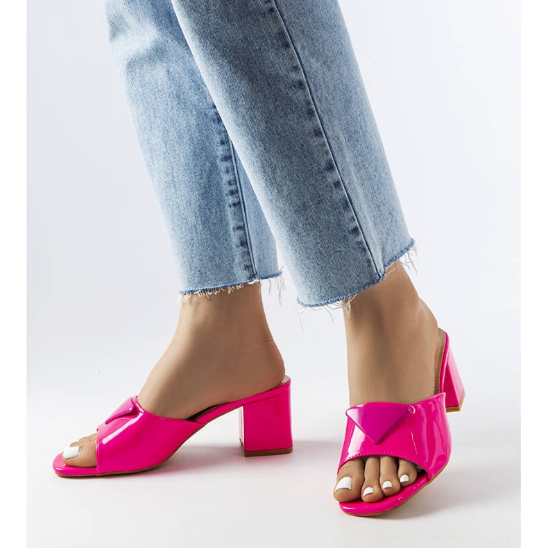 Różowe lakierowane klapki na słupku Branch 1