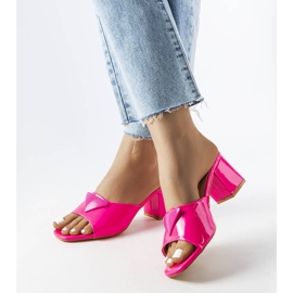 Różowe lakierowane klapki na słupku Branch 2