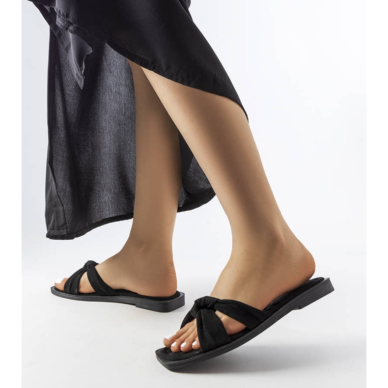 Inna Czarne klapki z eko-zamszu Pride 2