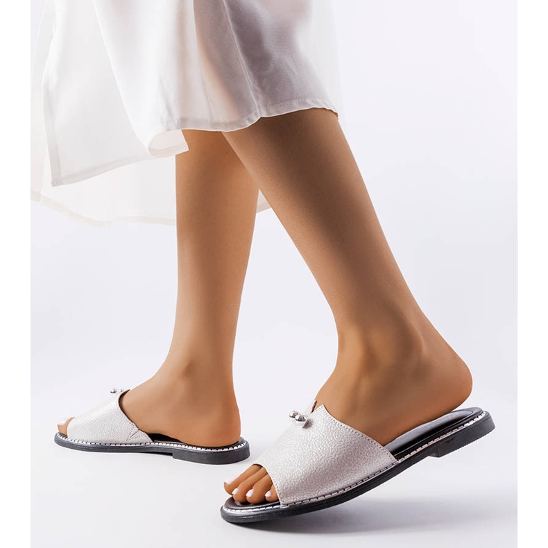 Evento Srebrne metaliczne klapki z perełkami Frederi srebrny 2