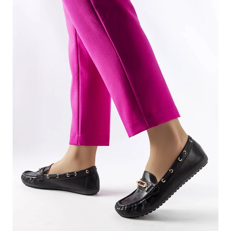 Czarne mokasyny zdobione aplikacją Seattle 1