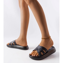 Czarne gumowe klapki Coudert 2