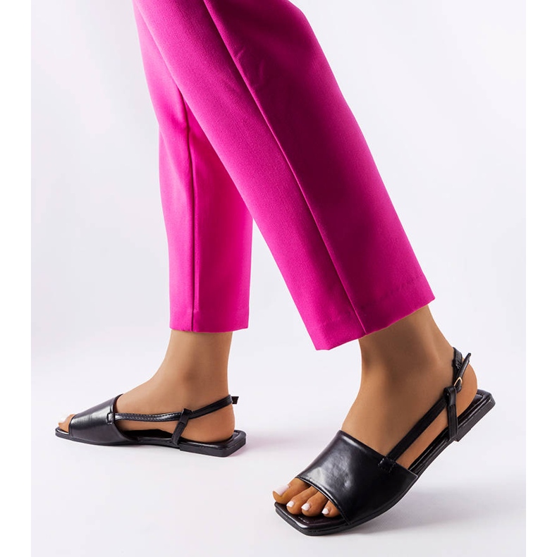 Czarne sandały z kwadratowym noskiem Locust 1