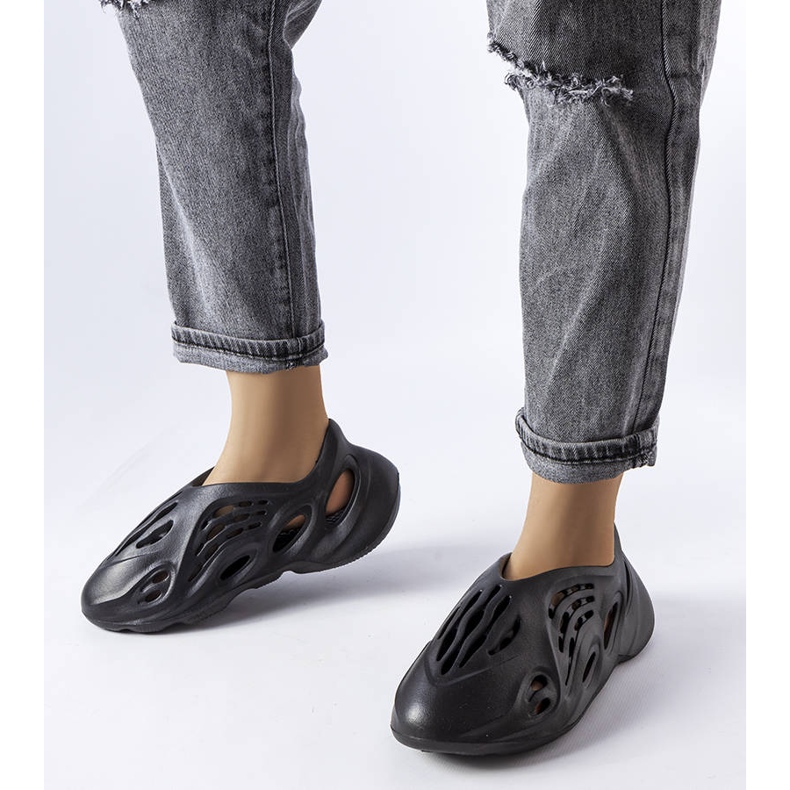 Czarne piankowe klapki Julienne 2