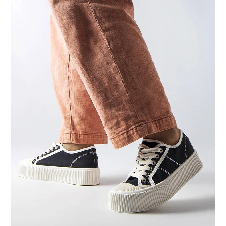 Czarne trampki na platformie Castanthei 2