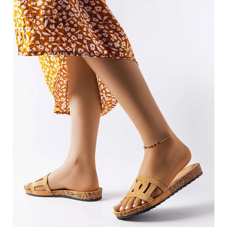 Brązowe klapki zdobione dżetami Lagacé 1