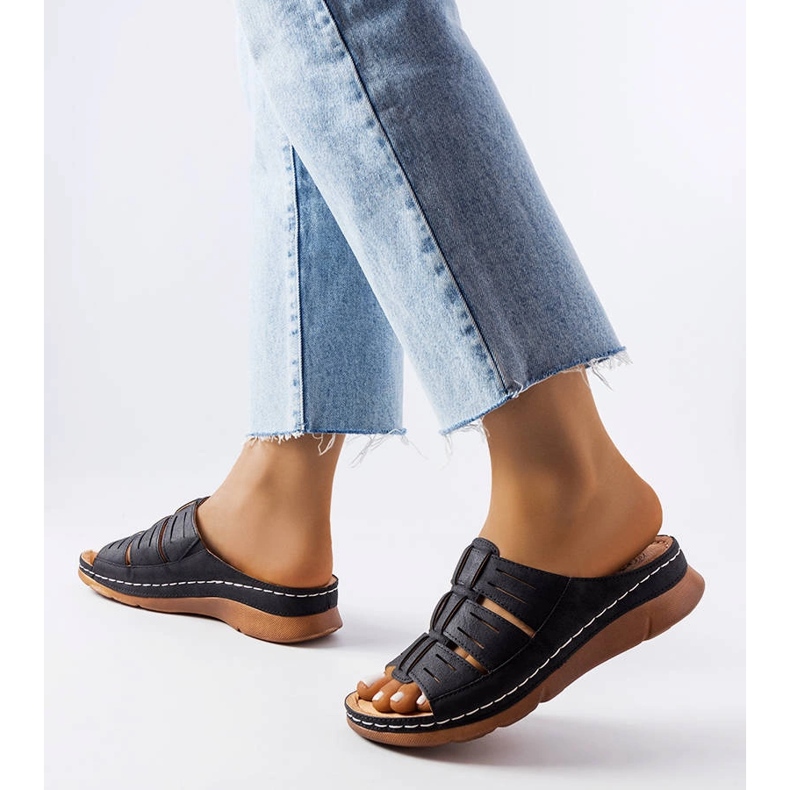 Czarne klapki na koturnie Jersey 1