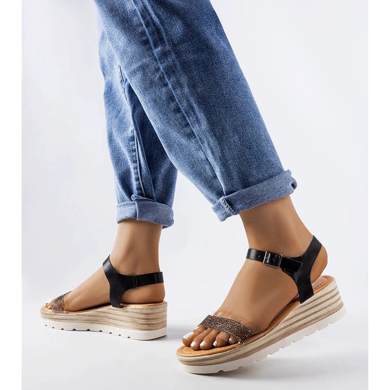 Czarne sandały na koturnie Bussière 1