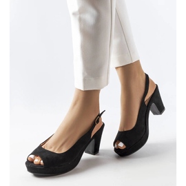 Czarne sandały na słupku Dionne 1