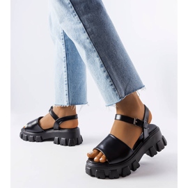 Czarne sandały na masywnej podeszwie Vinceza 1