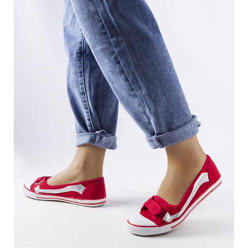 Czerwone materiałowe tenisówki Winifred 1