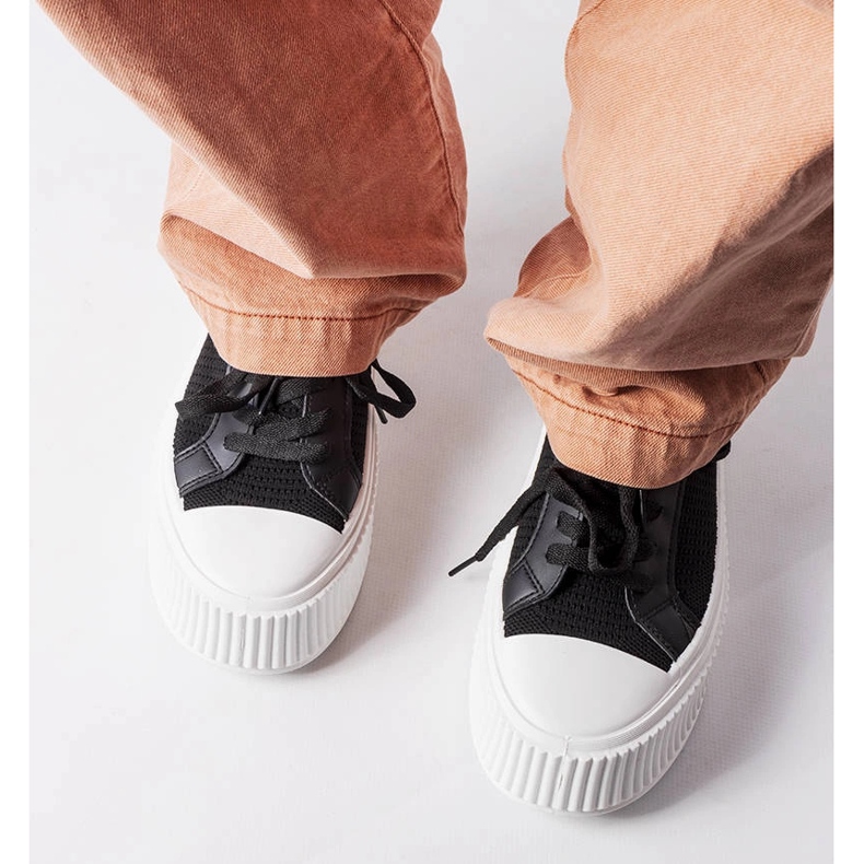 Czarne materiałowe trampki na platformie Mallus 2