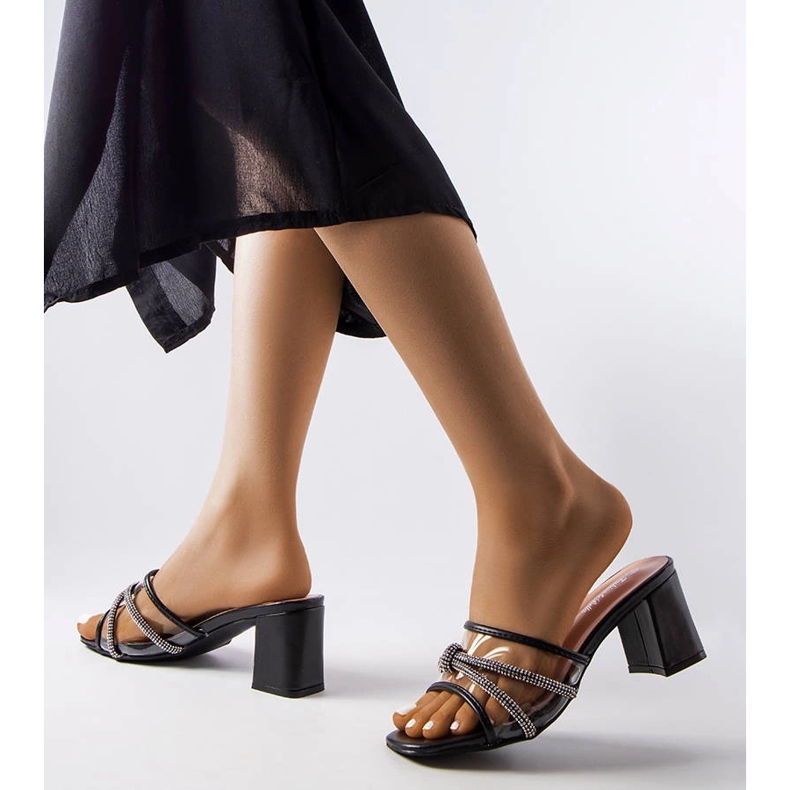 Czarne eleganckie klapki z cyrkoniami Elettia 1