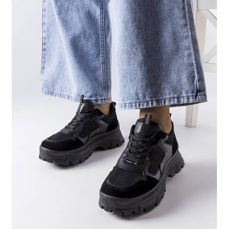 Czarne masywne sneakersy Mikeladze 1