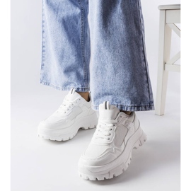 Białe masywne sneakersy Mikeladze 1