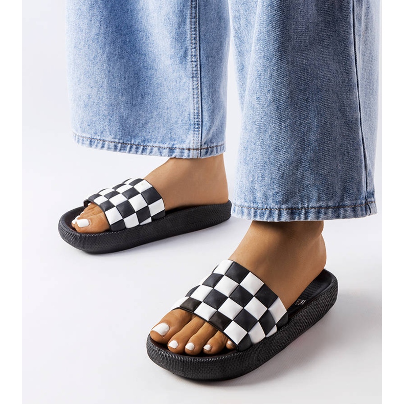 Czarne gumowe klapki na platformie Elin 1