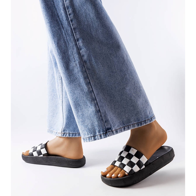 Czarne gumowe klapki na platformie Elin 2