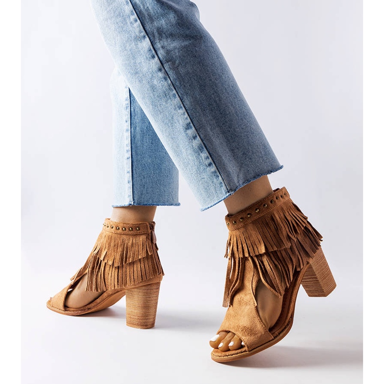 Karmelowe sandały z frędzlami Latimer brązowe 1