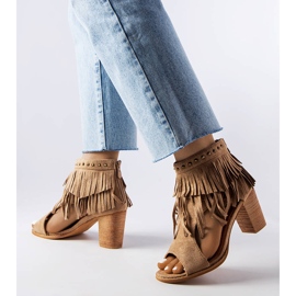 Ażurowe botki na słupku M263 beżowy 1