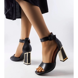 Czarne sandały na słupku Marlens 1