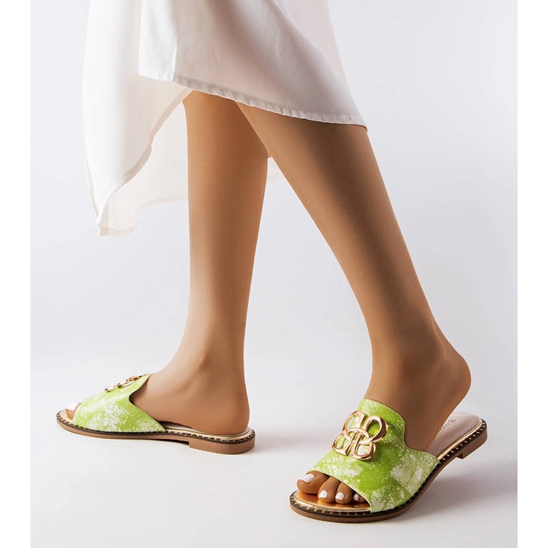 Zielone klapki z klamrą Lea 2