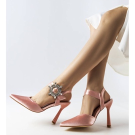 Beżowe satynowe sandały na szpilce Linda różowe 1