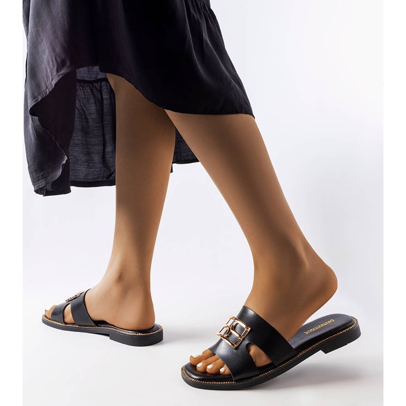 Czarne klapki Sabrine 2