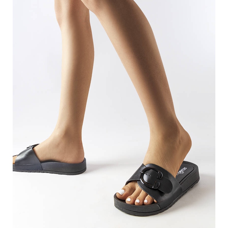 Czarne klapki z klamerką Généreux 2