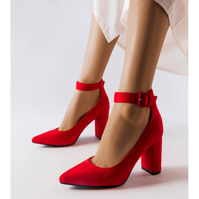 Czerwone czółenka na słupku Achen 1