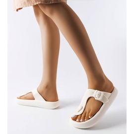 Białe japonki na platformie Moretti 2