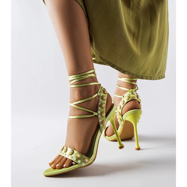 Zielone sandałki zdobione perełkami Grange 1