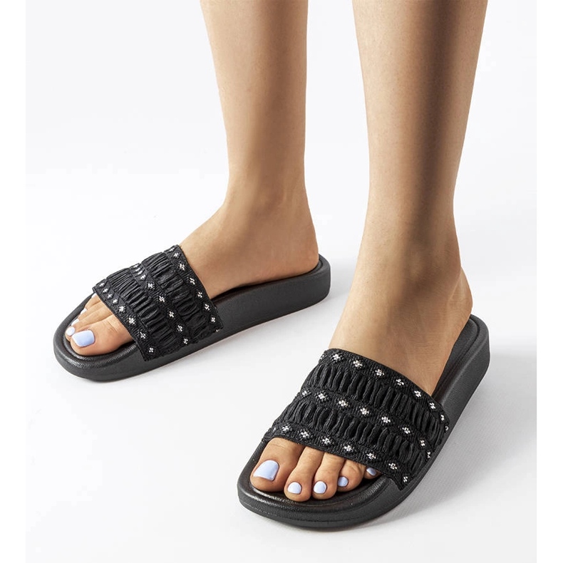 Czarne klapki zdobione marszczeniem Ernesta 1