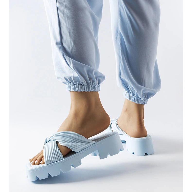 Inna Niebieskie klapki na traktorowej podeszwie Dubé 2