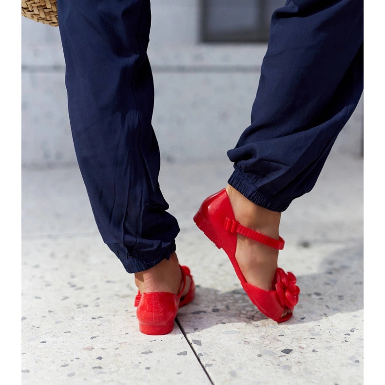 Czerwone balerinki z kwiatkiem 1