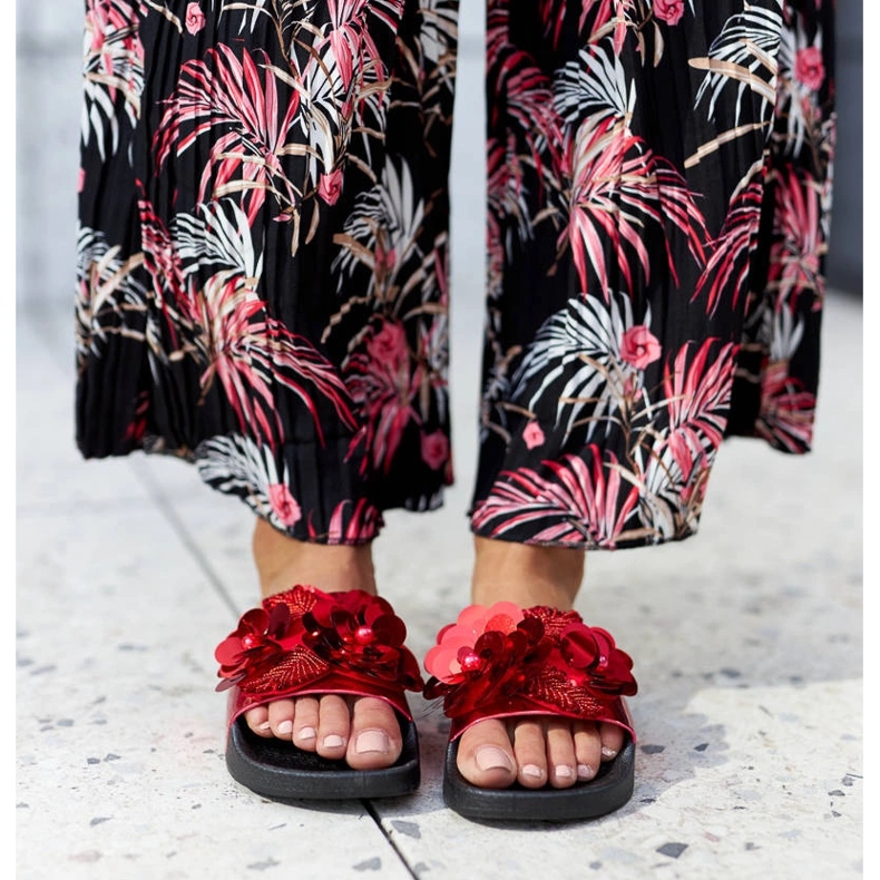 Czerwone klapki z ozdobną cholewką Caggio 2